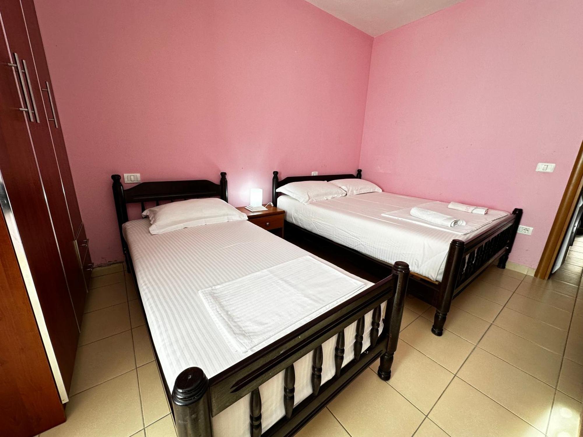 Romance Holiday Garden Inn ดูร์เรส ภายนอก รูปภาพ