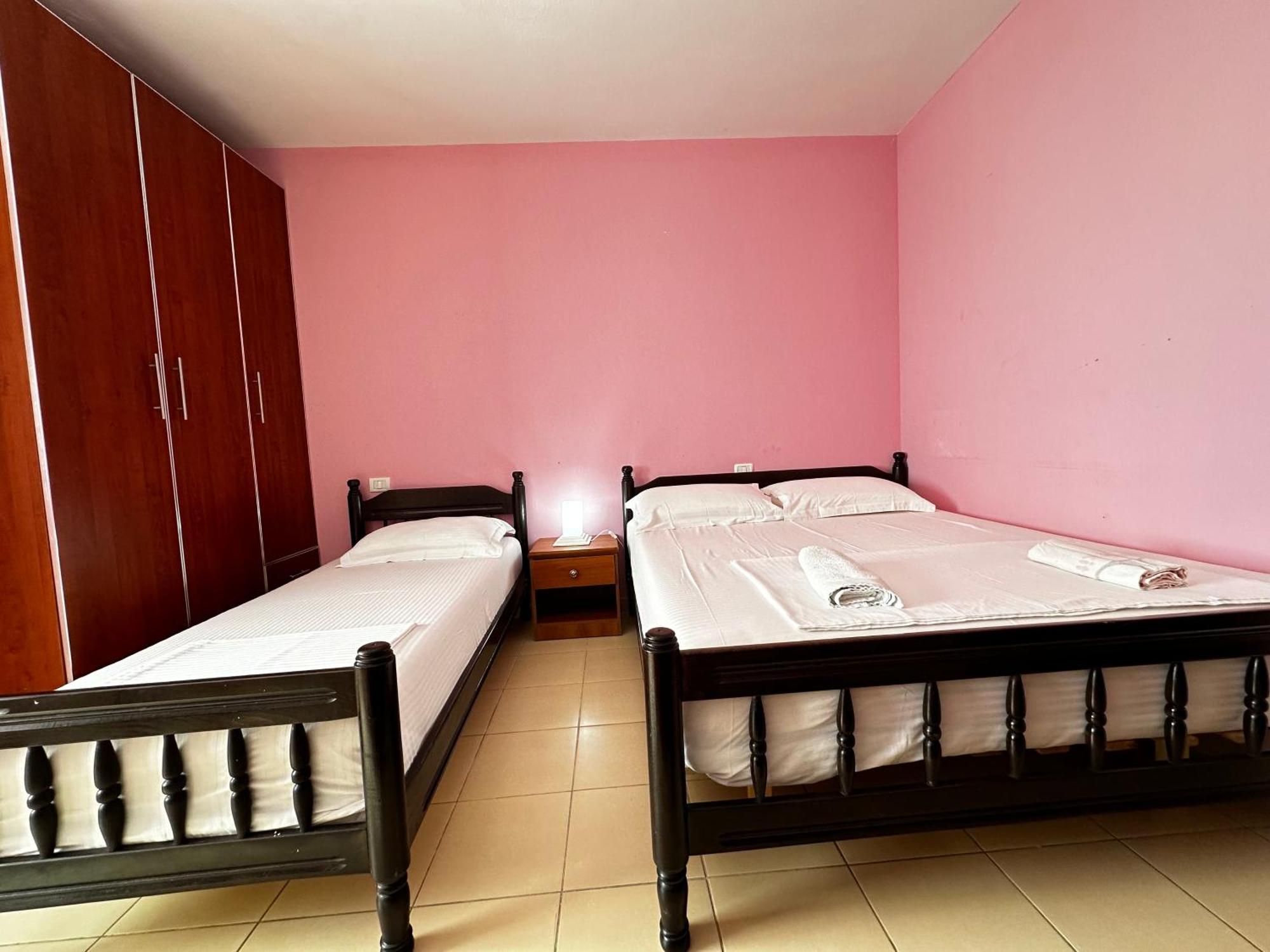 Romance Holiday Garden Inn ดูร์เรส ภายนอก รูปภาพ