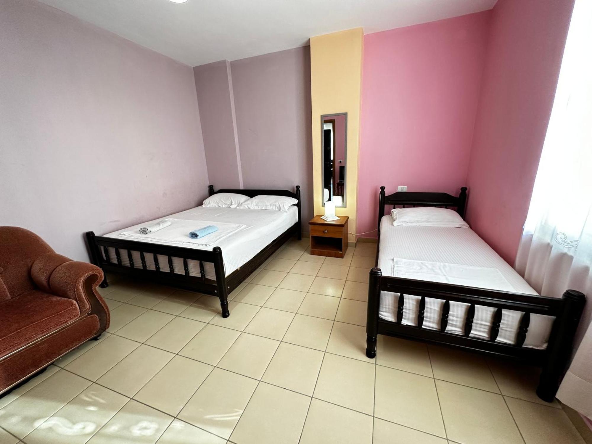 Romance Holiday Garden Inn ดูร์เรส ภายนอก รูปภาพ