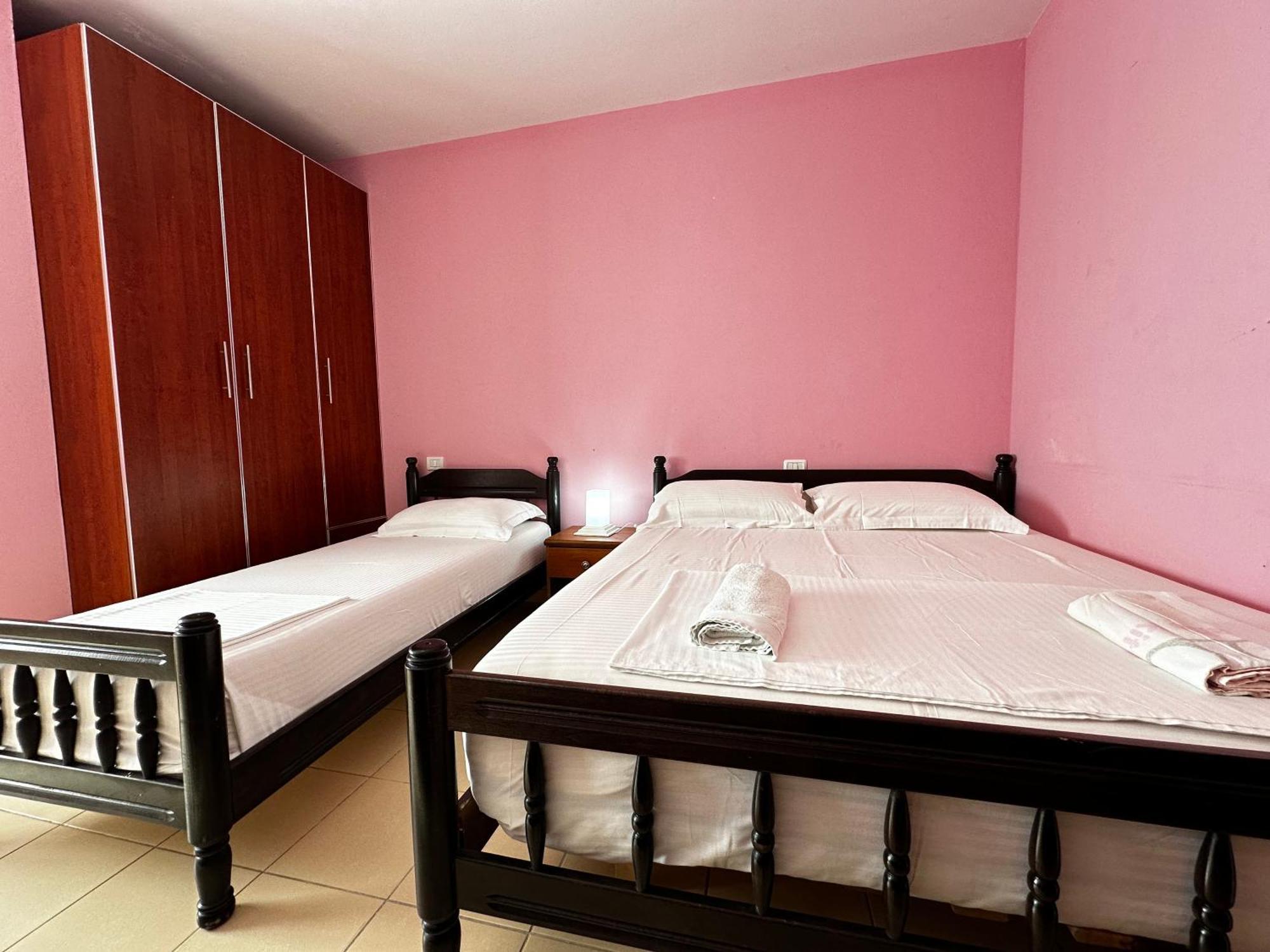 Romance Holiday Garden Inn ดูร์เรส ภายนอก รูปภาพ