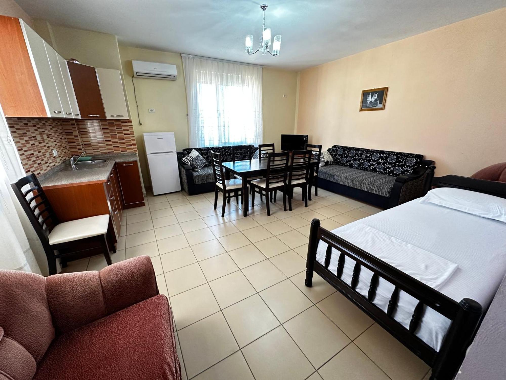 Romance Holiday Garden Inn ดูร์เรส ภายนอก รูปภาพ
