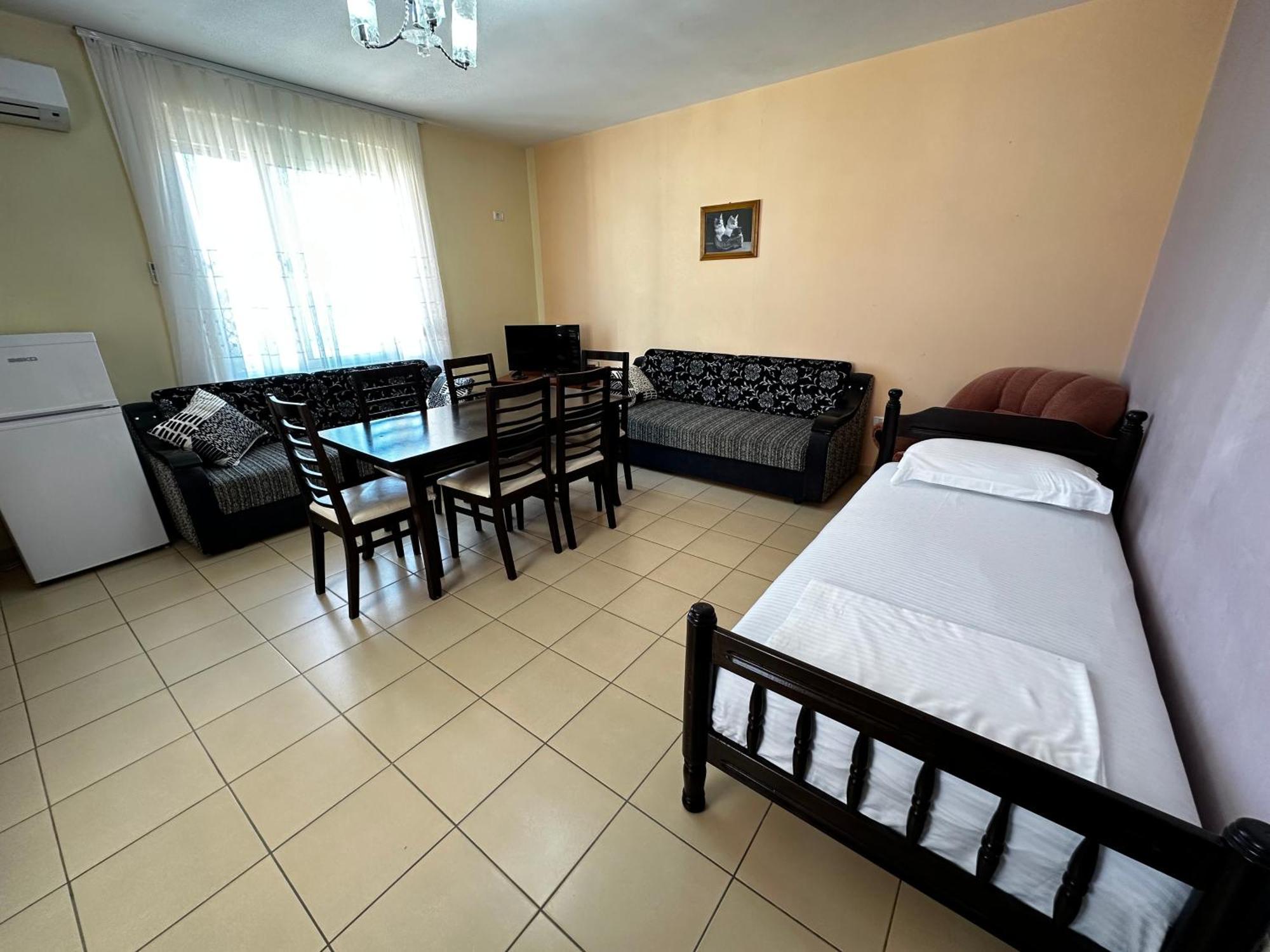 Romance Holiday Garden Inn ดูร์เรส ภายนอก รูปภาพ