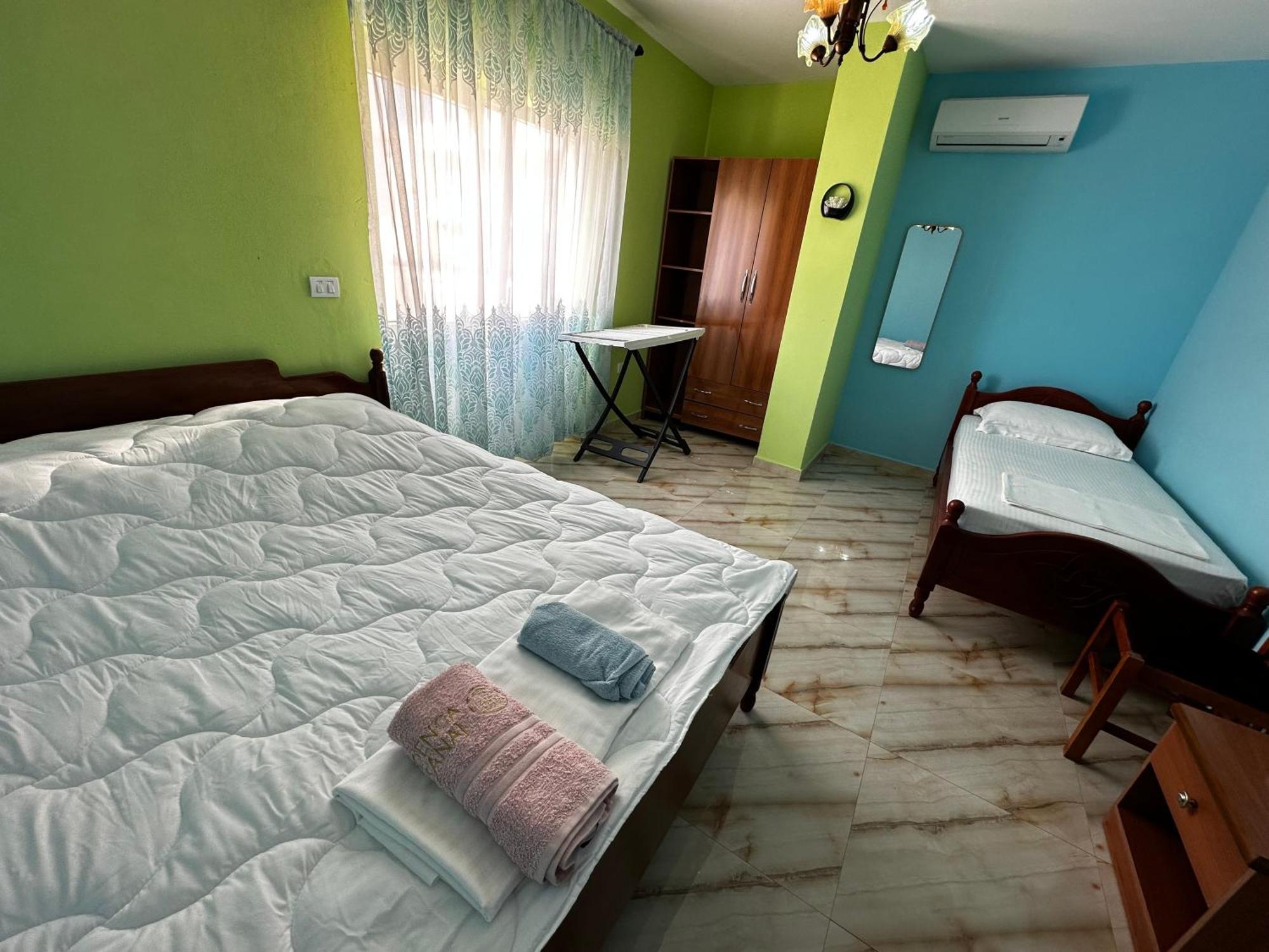 Romance Holiday Garden Inn ดูร์เรส ภายนอก รูปภาพ