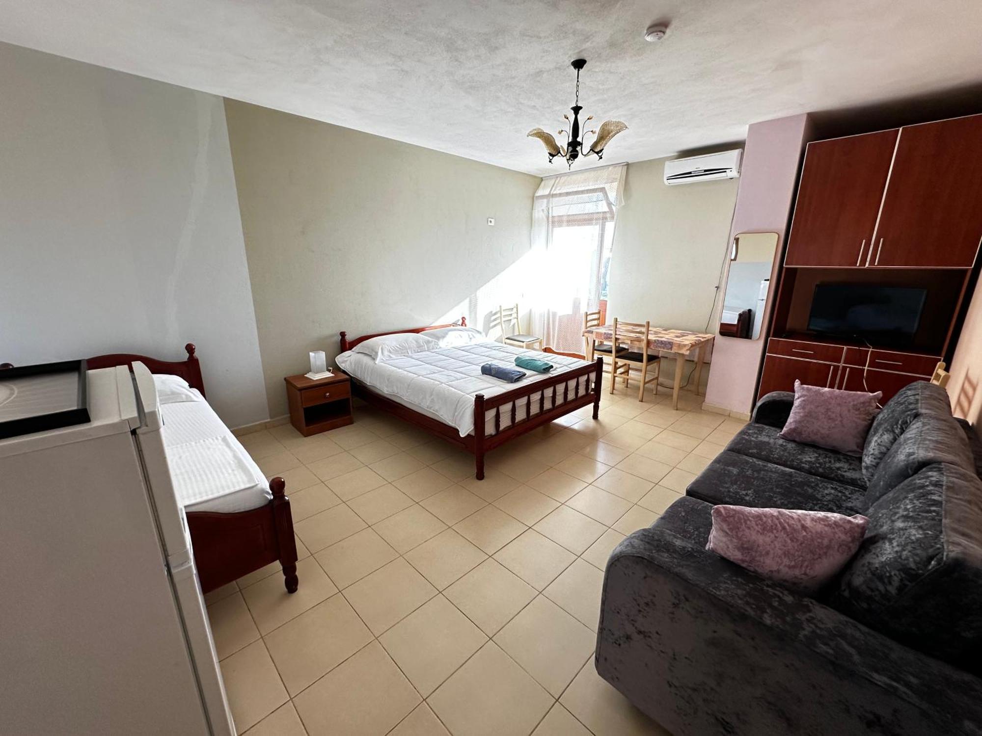 Romance Holiday Garden Inn ดูร์เรส ภายนอก รูปภาพ